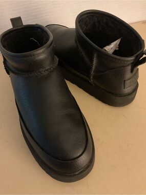 UGG women Black Leather ultra mini short classic boots US 7
